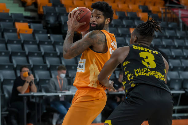 出表现不仅 出表现不仅