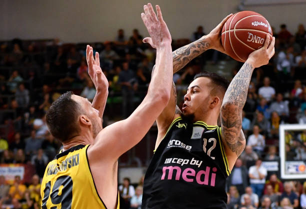 无论面对何 无论面对何